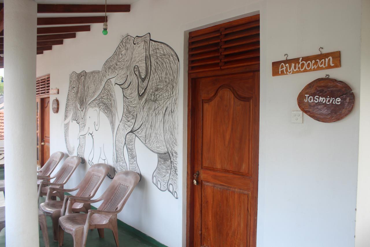 Julie Guest House แทนกาลเล ภายนอก รูปภาพ
