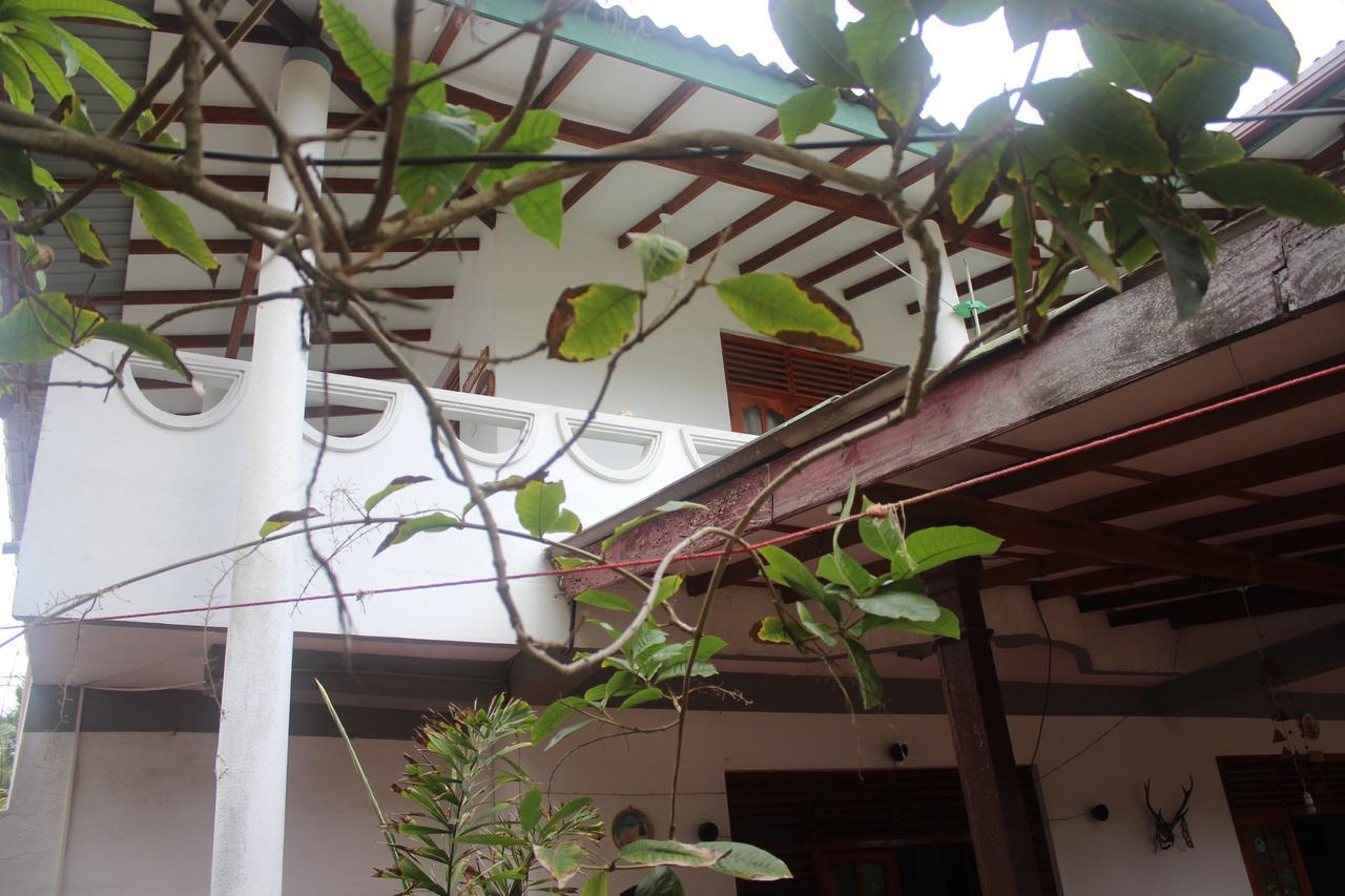 Julie Guest House แทนกาลเล ภายนอก รูปภาพ