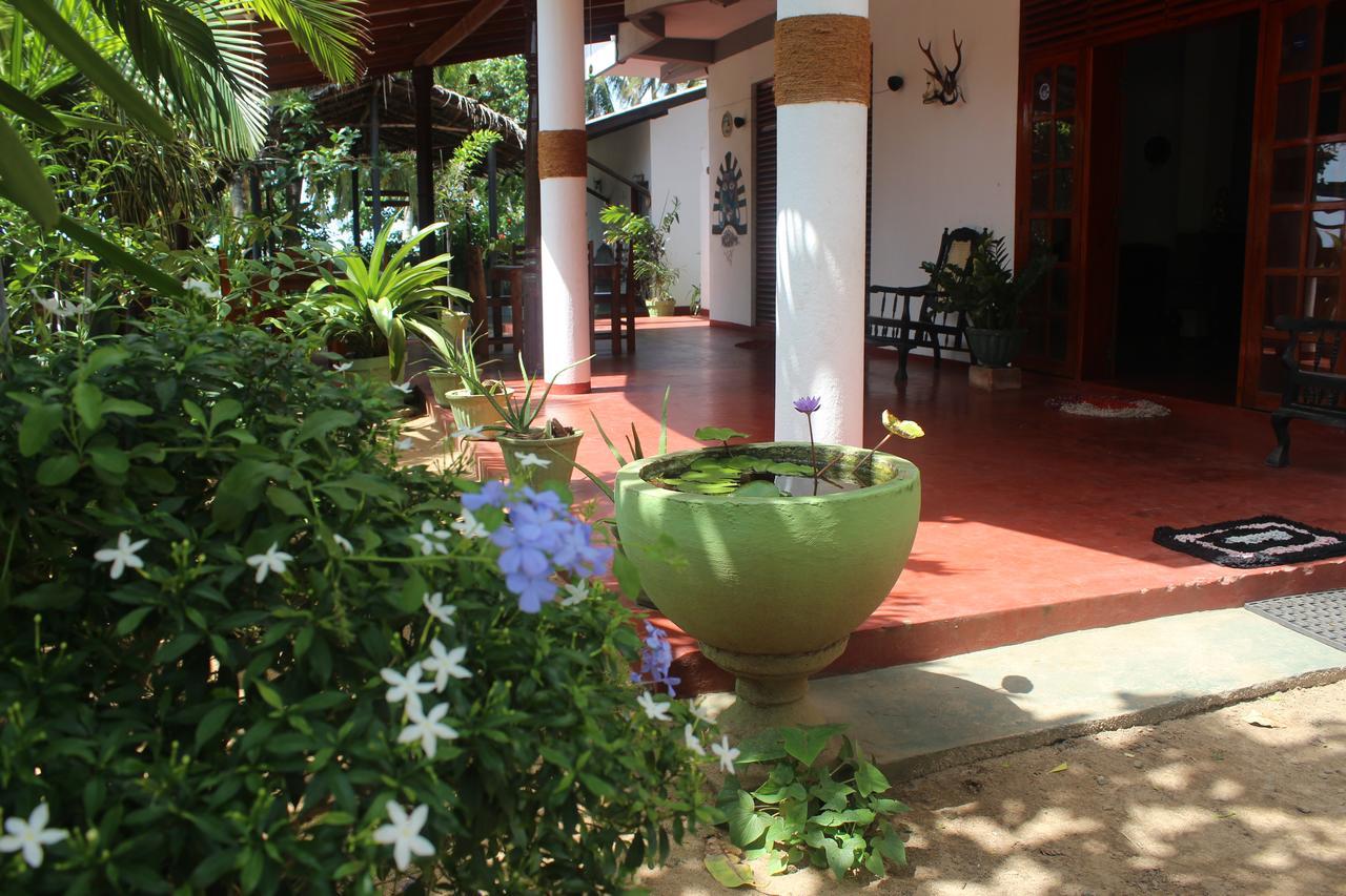 Julie Guest House แทนกาลเล ภายนอก รูปภาพ