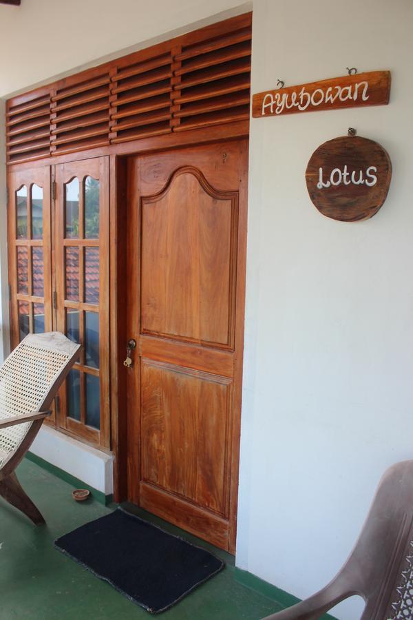 Julie Guest House แทนกาลเล ภายนอก รูปภาพ