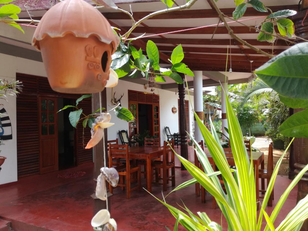Julie Guest House แทนกาลเล ภายนอก รูปภาพ