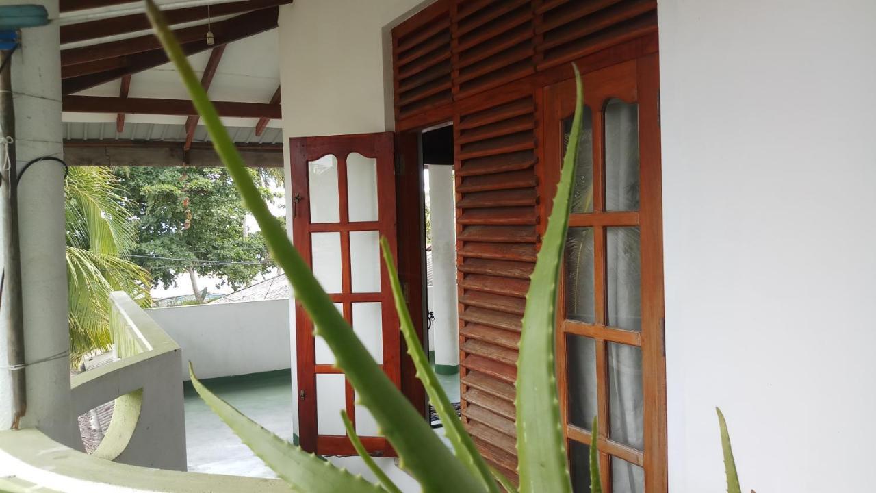 Julie Guest House แทนกาลเล ภายนอก รูปภาพ