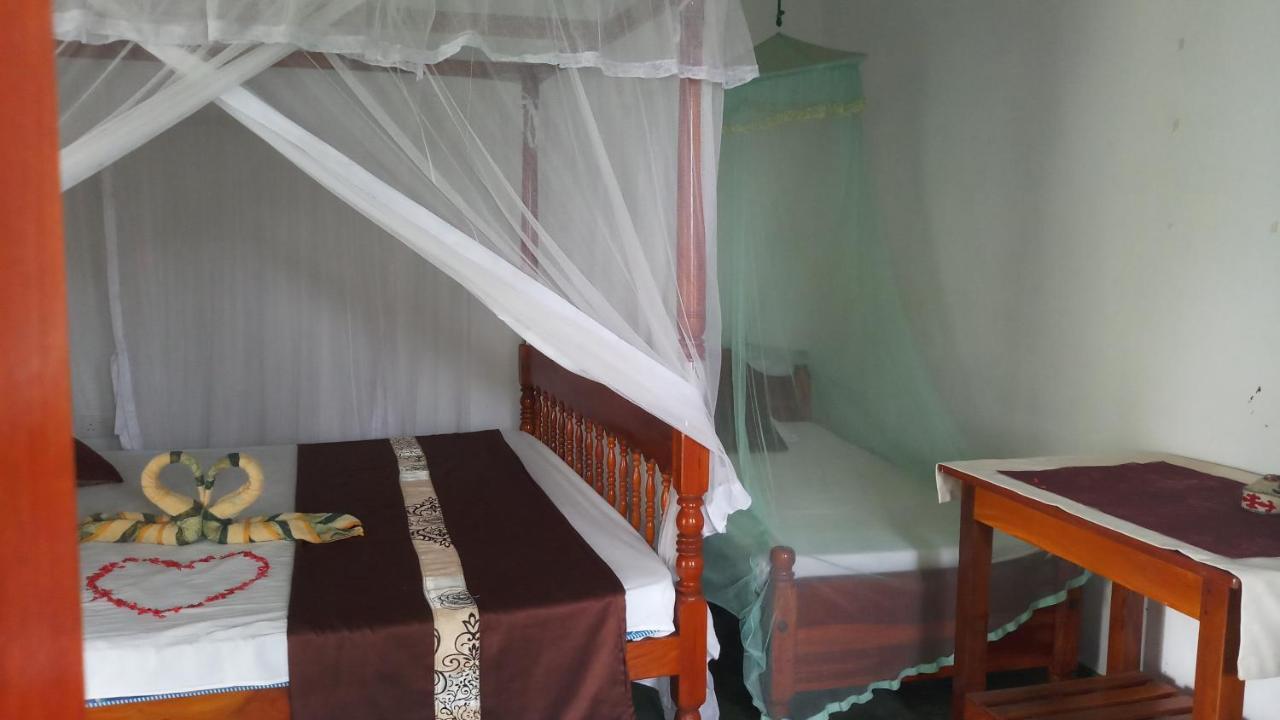 Julie Guest House แทนกาลเล ภายนอก รูปภาพ